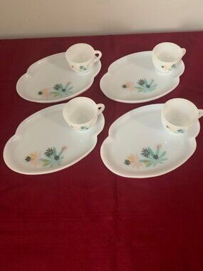 Federal Glass Milk Atomic Flower 8 Piece Snack Set Weed Pattern